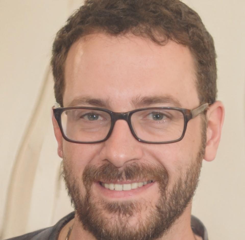 Miguel Fernández, propietario de salón